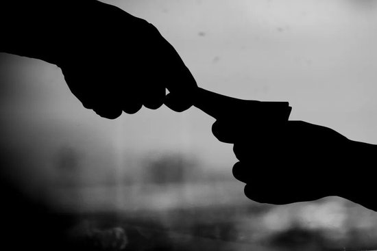 MOM操盘网 行贿者傅志伟